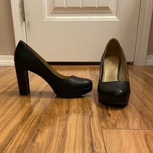 Gorgeous black block-heel platform pumps.